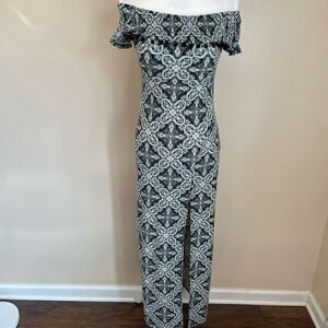 Derek Heart|Maxi Dress|Off the shoulder|Has Stretch|Geometric print